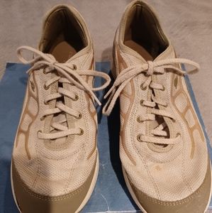 Easy spirit womens sneakers